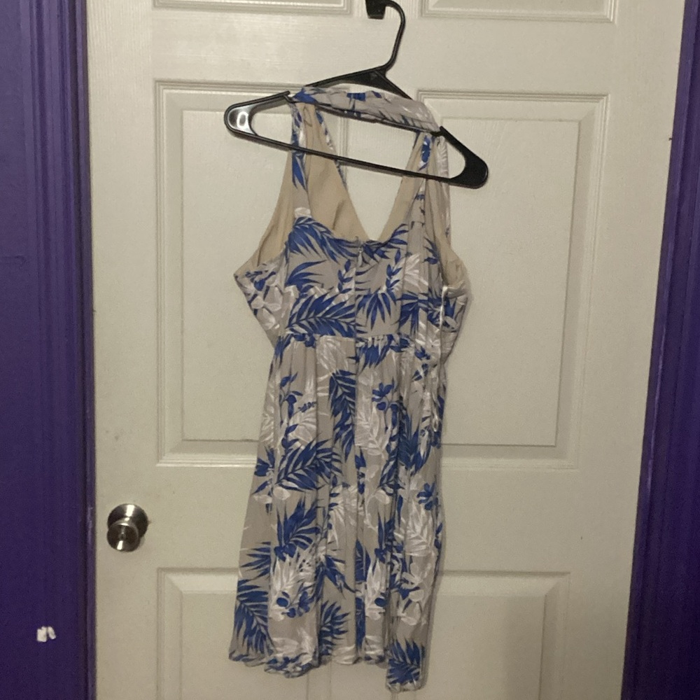 BCBGMaxAzria Blue and White Leaf Print Midi Dress - Picture 2 of 5